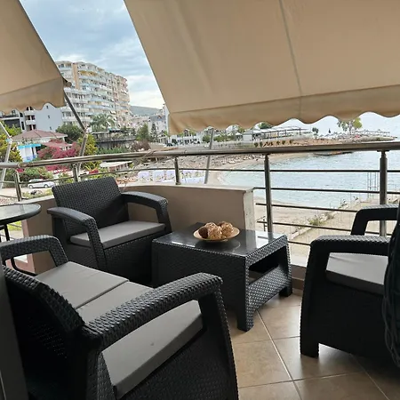 Leon Sea View Apartament