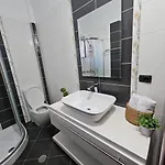 Leon Sea View Apartment *