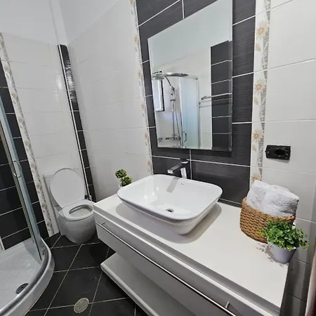 Leon Sea View Apartment *